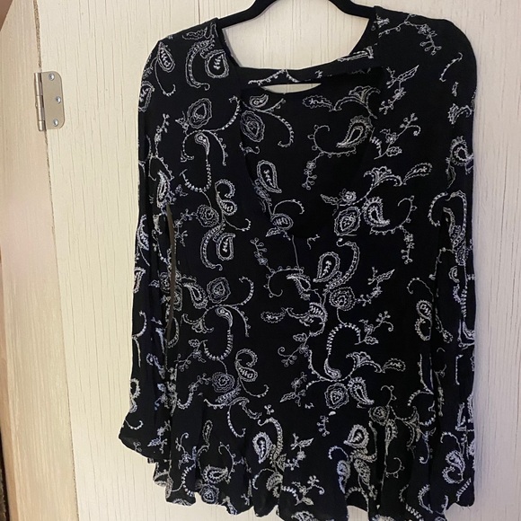 Black Long Sleeve Blouse - Picture 2 of 3